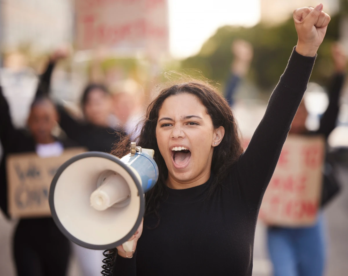 La liberté d'expression face au défi de la propriété intellectuelle : un équilibre fragile